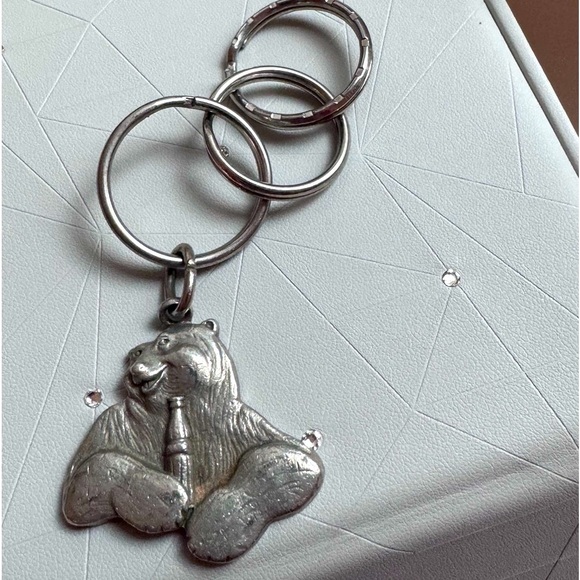 🐻 Hip Vintage 1997 Coca Cola Bear Pewter Silver Holiday Key Chain Ring - Picture 5 of 13